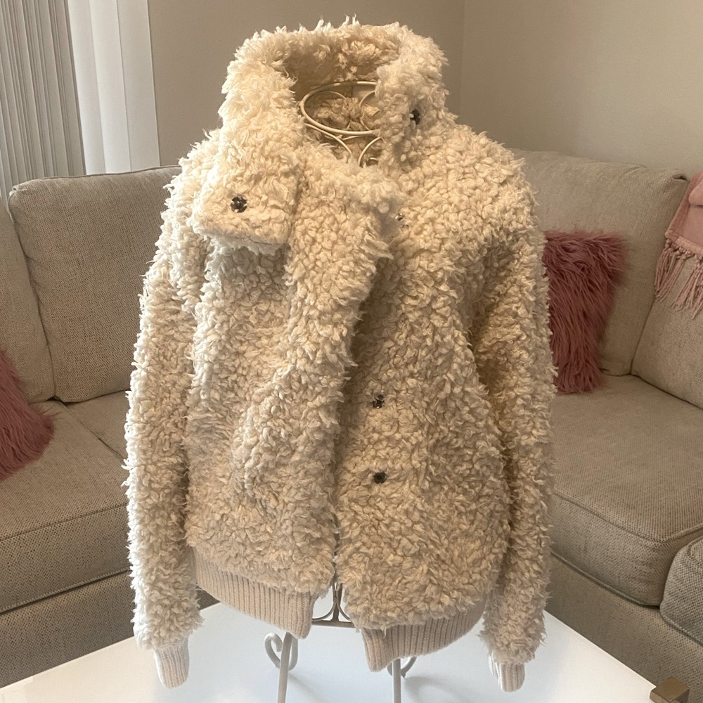 Abercrombie & Fitch Soft Fuzzy Cream Colored Jack… - image 1
